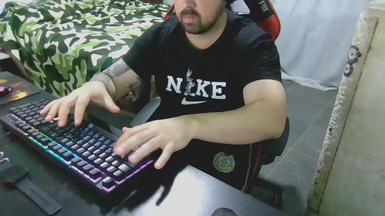 Umdoidoqualquer on Cam4 