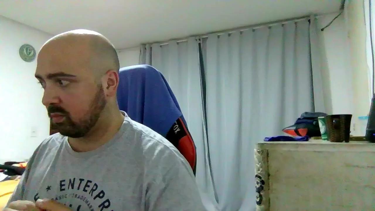 Umdoidoqualquer on Cam4 