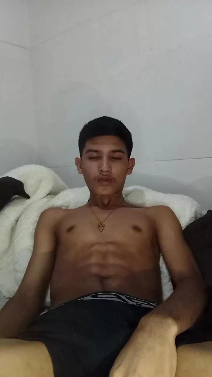Vinni28463 on Cam4 