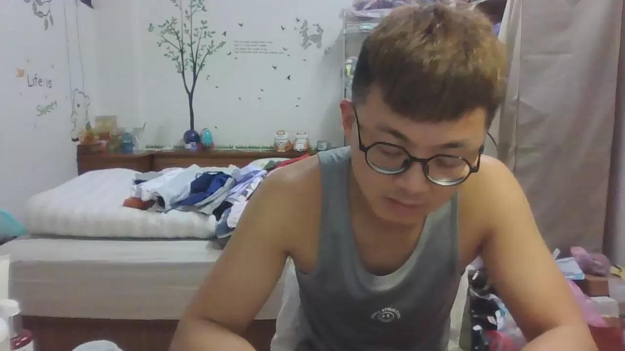 w2xist5 on Cam4 