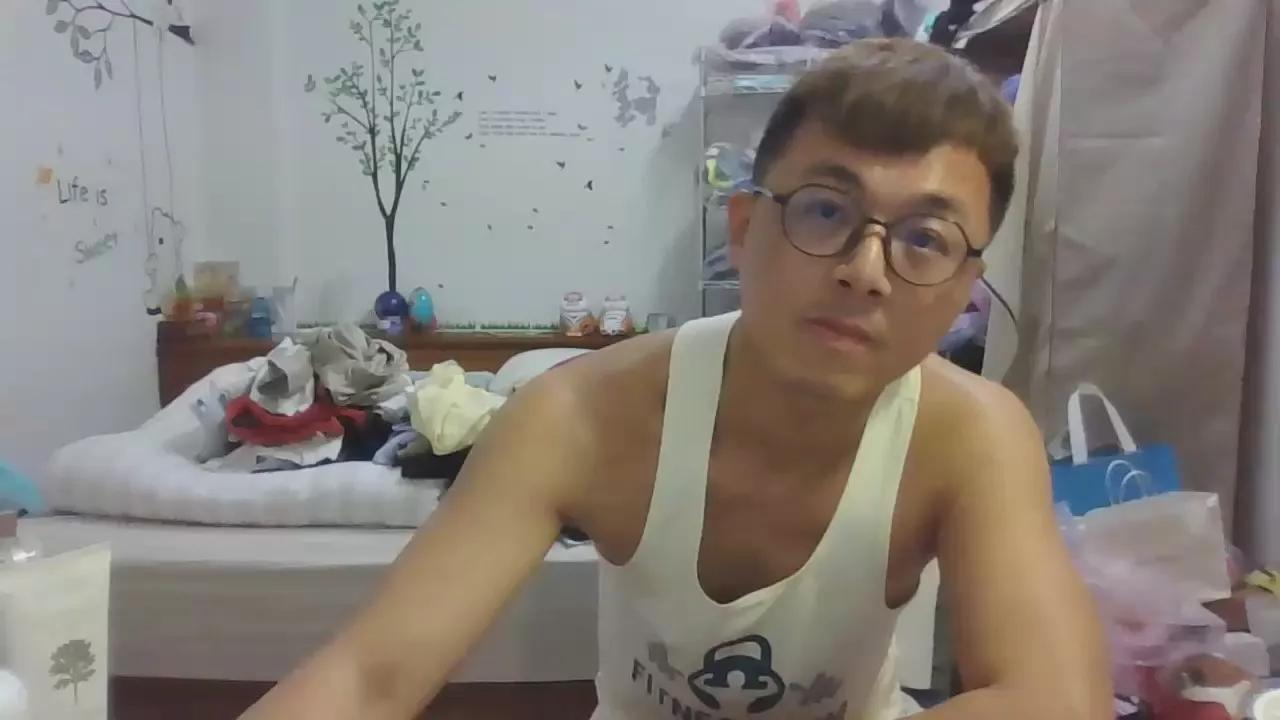 w2xist5 on Cam4 