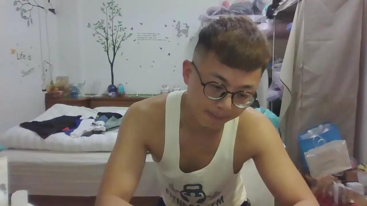 w2xist5 on Cam4 