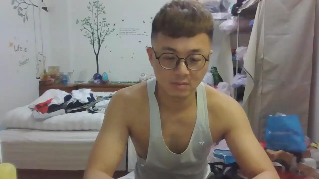 w2xist5 on Cam4 