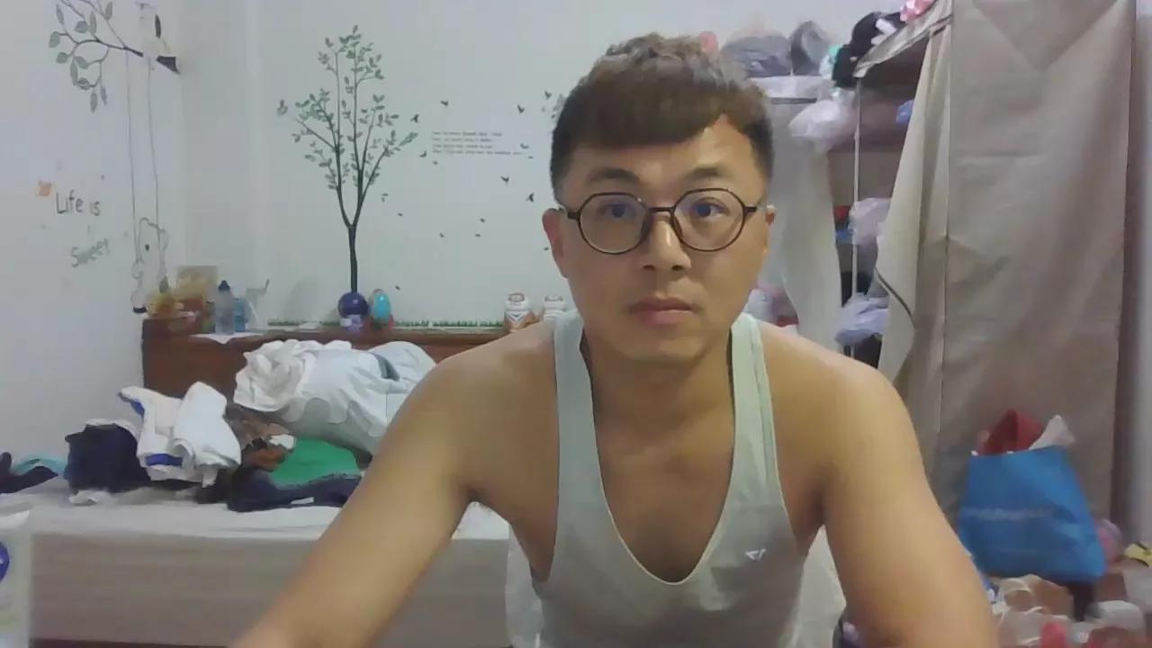w2xist5 on Cam4 