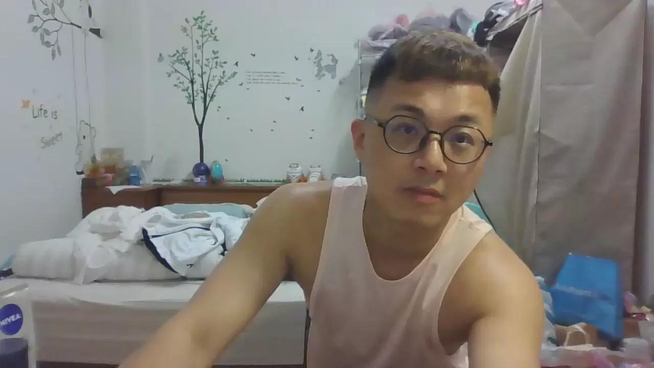 w2xist5 on Cam4 