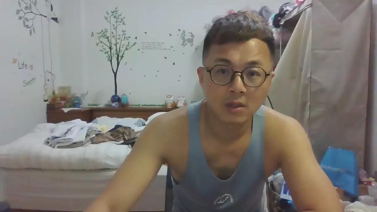 w2xist5 on Cam4 