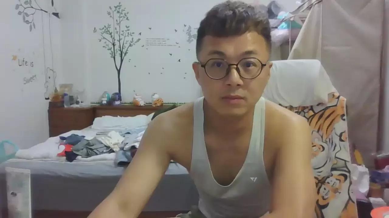 w2xist5 on Cam4 