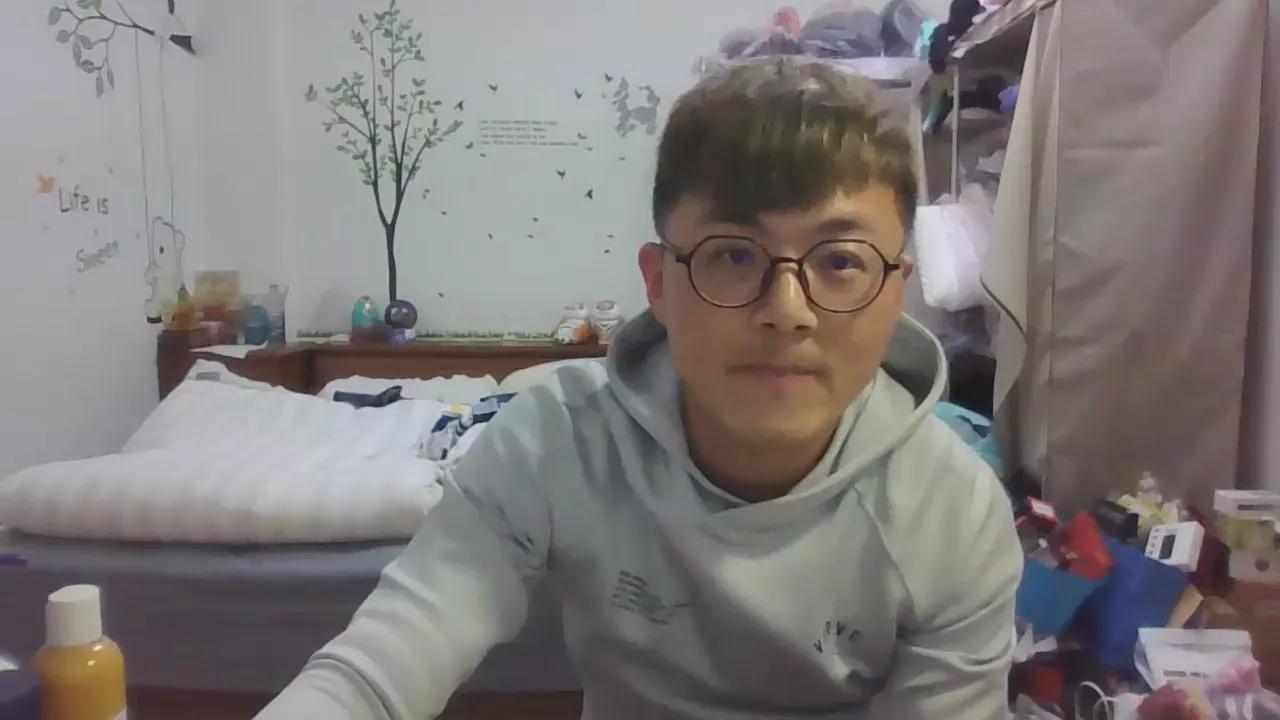 w2xist5 on Cam4 