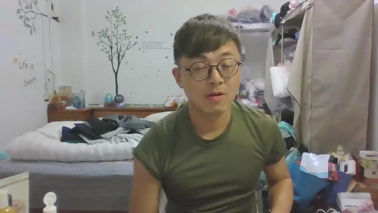w2xist5 on Cam4 