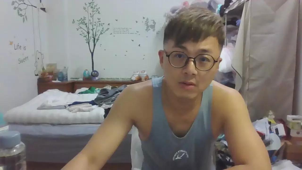 w2xist5 on Cam4 