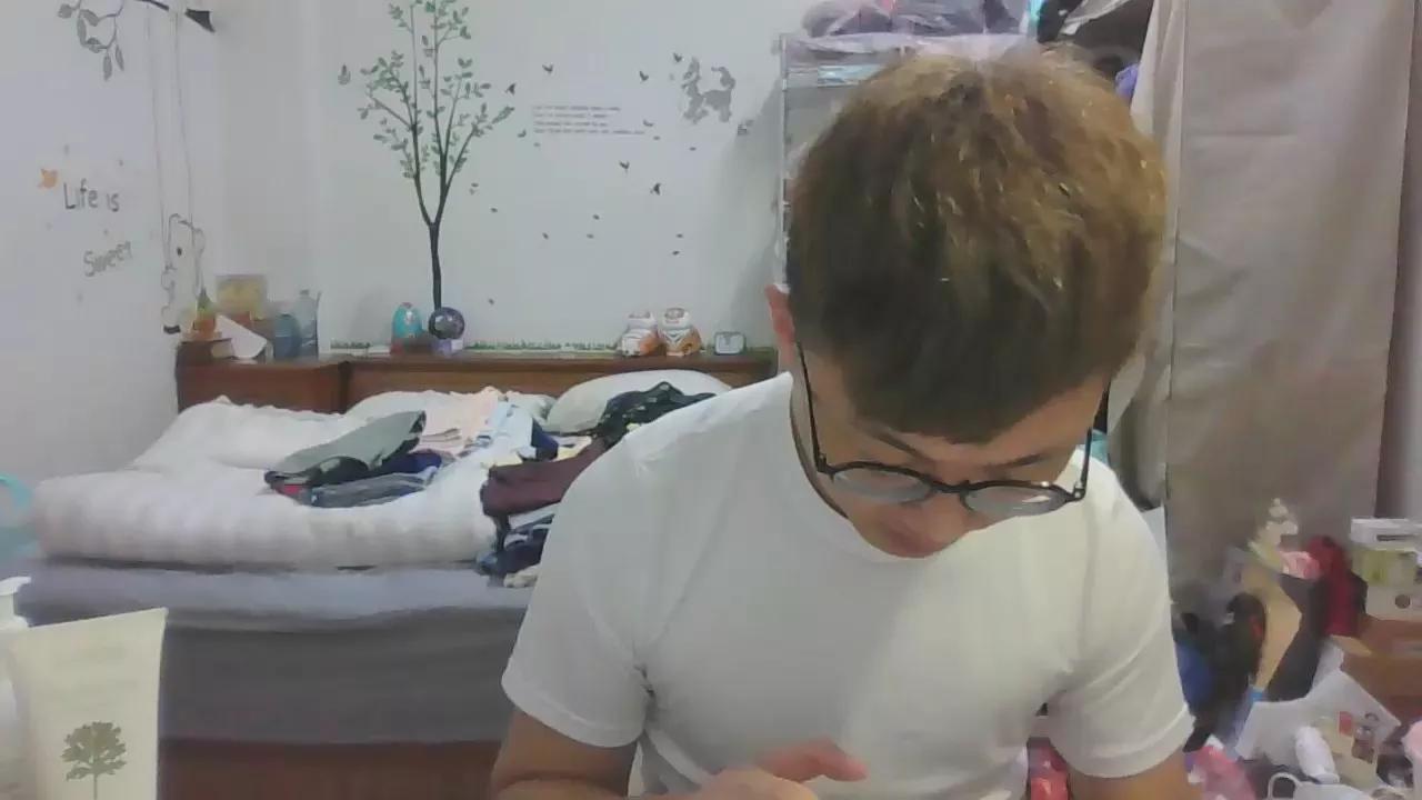 w2xist5 on Cam4 