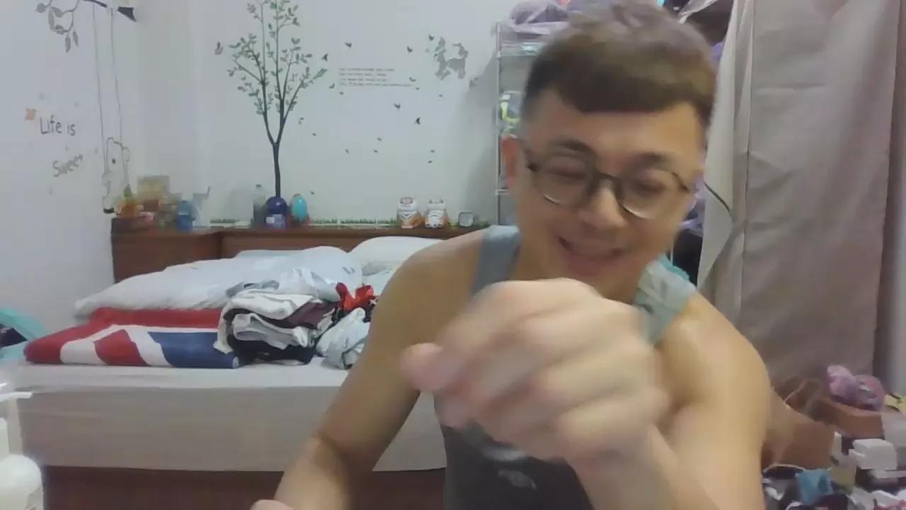 w2xist5 on Cam4 