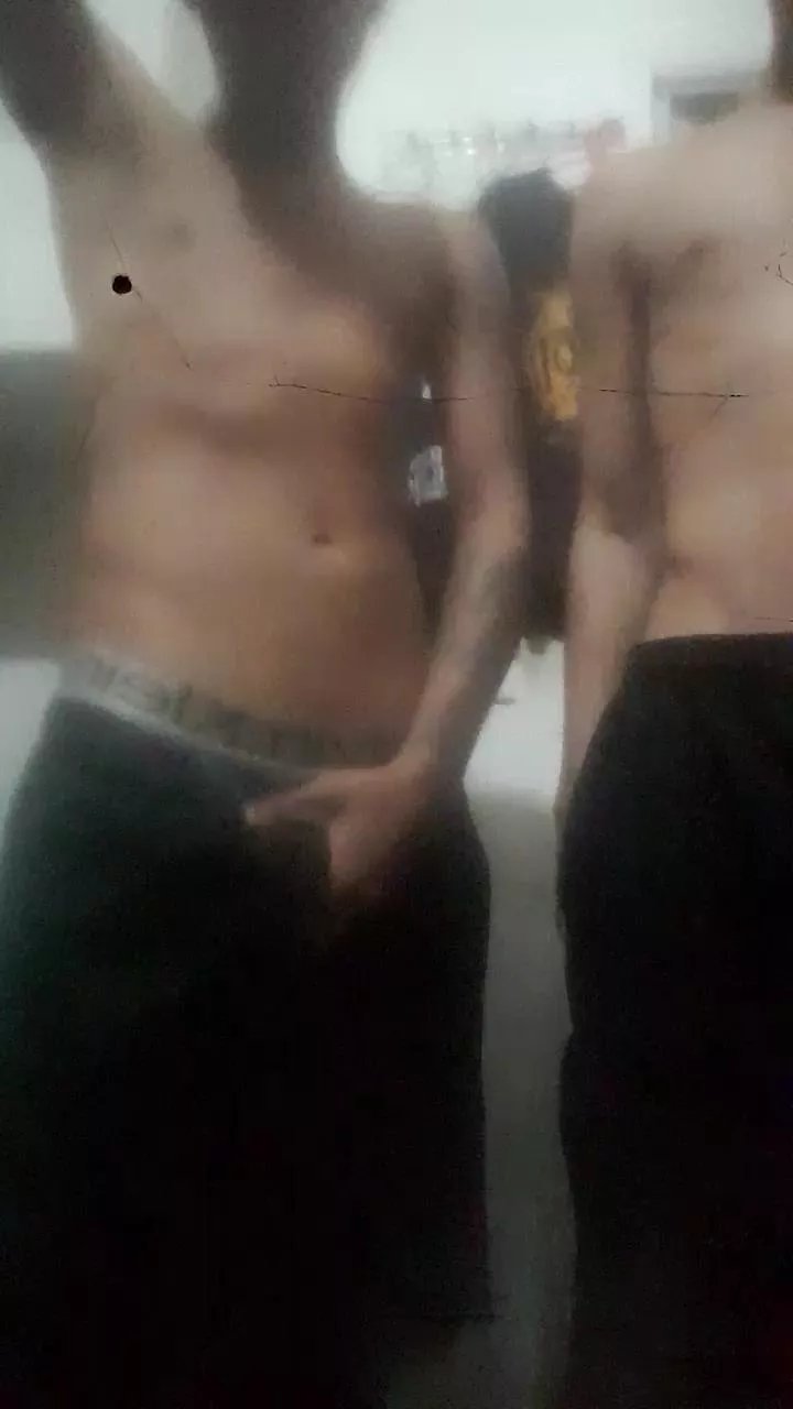 Offline xleo777 on Cam4