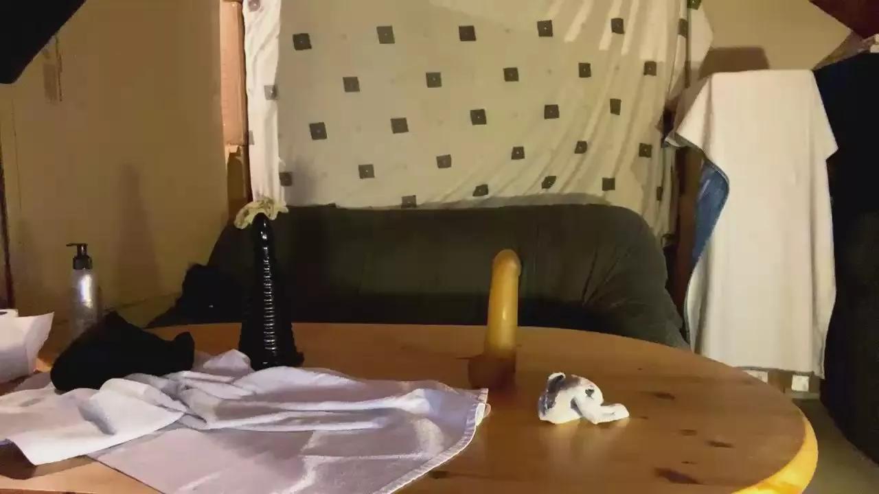 Zeigegeiler69 on Cam4 
