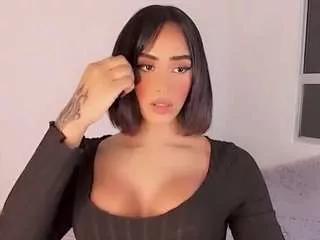 bellahottestt on CamSoda 