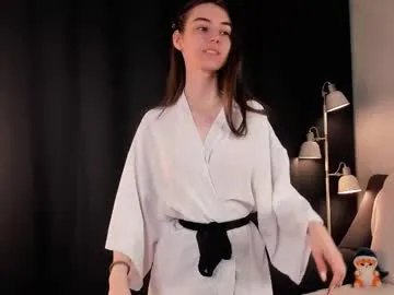 approche_toi_petite on Chaturbate