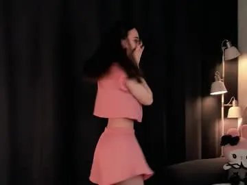 approche_toi_petite on Chaturbate