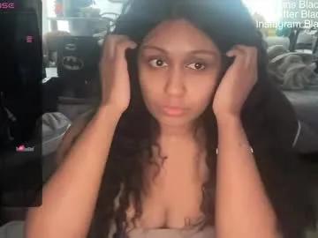 Explore Blackgurlkitty, she wants to masturbate for you blackgurlkitty from Chaturbate
