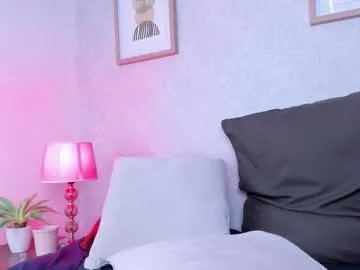 caroline_dh on Chaturbate