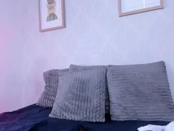 caroline_dh on Chaturbate