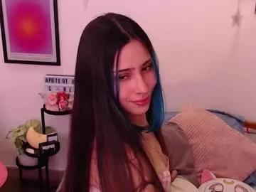 Freechat honeyypeaach on Chaturbate