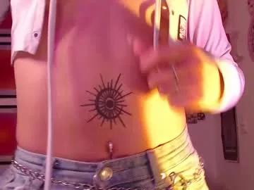 Freechat honeyypeaach on Chaturbate