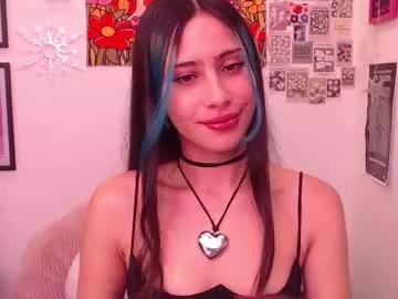 Freechat honeyypeaach on Chaturbate