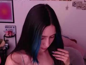 Freechat honeyypeaach on Chaturbate