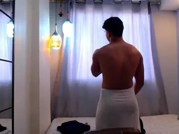 Freechat hotcrew_ on Chaturbate
