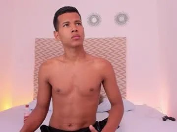 Freechat kingstark_ on Chaturbate