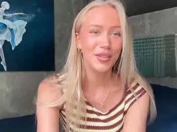 Masturbate to naked camwhore Livslifee livslifee from Chaturbate