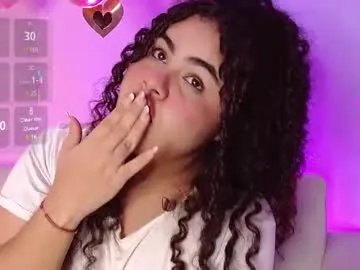 Freechat lourdes_moon22 on Chaturbate