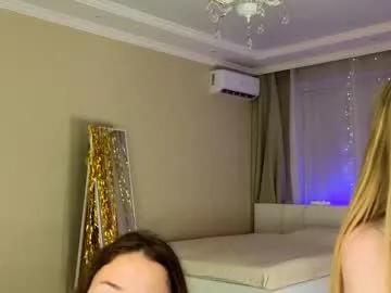 Freechat queenelia on Chaturbate