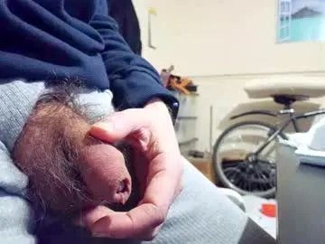 Freechat smallhairyuncut on Chaturbate