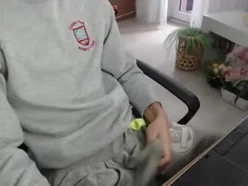 swetlittleboy4u on Chaturbate