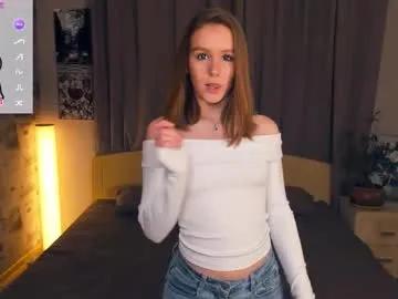 Freechat trinahillier on Chaturbate