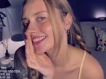 Freechat yvie_ on Chaturbate