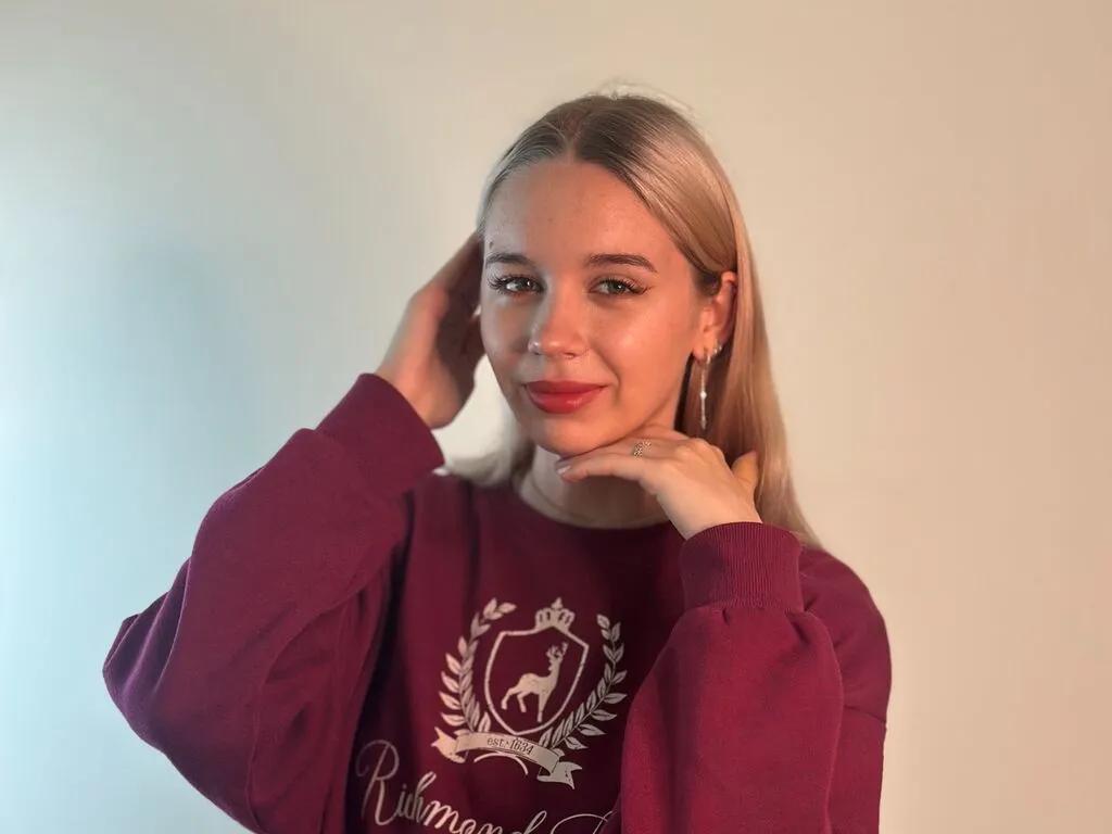 AliceWoody from LiveJasmin