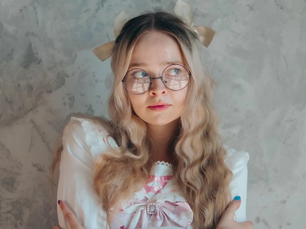 BellaMorley from LiveJasmin