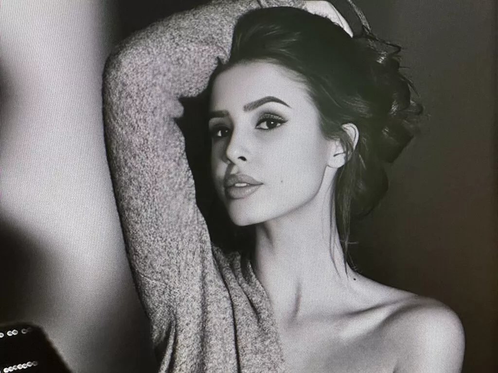 LiveJasmin CoryGlam is Freechat CoryGlam β Guys who cares about my pleasure as well :* i love attention, gifts and the appreciation because i ll give nothing less in return XOX