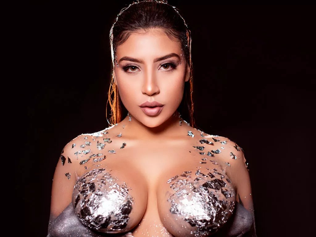 CourtneyLou from LiveJasmin