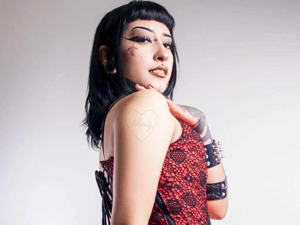 LaniAoki — CHOCOLATE ICE CREAM, HONESTY, CUTE DOGS, TRUE LOVE...WHAT MAKES YOUR HEART TICK? 

 I like reading, running, going out for a drink on special occasions. I am just a normal girl who likes live new experiences ... would you like?