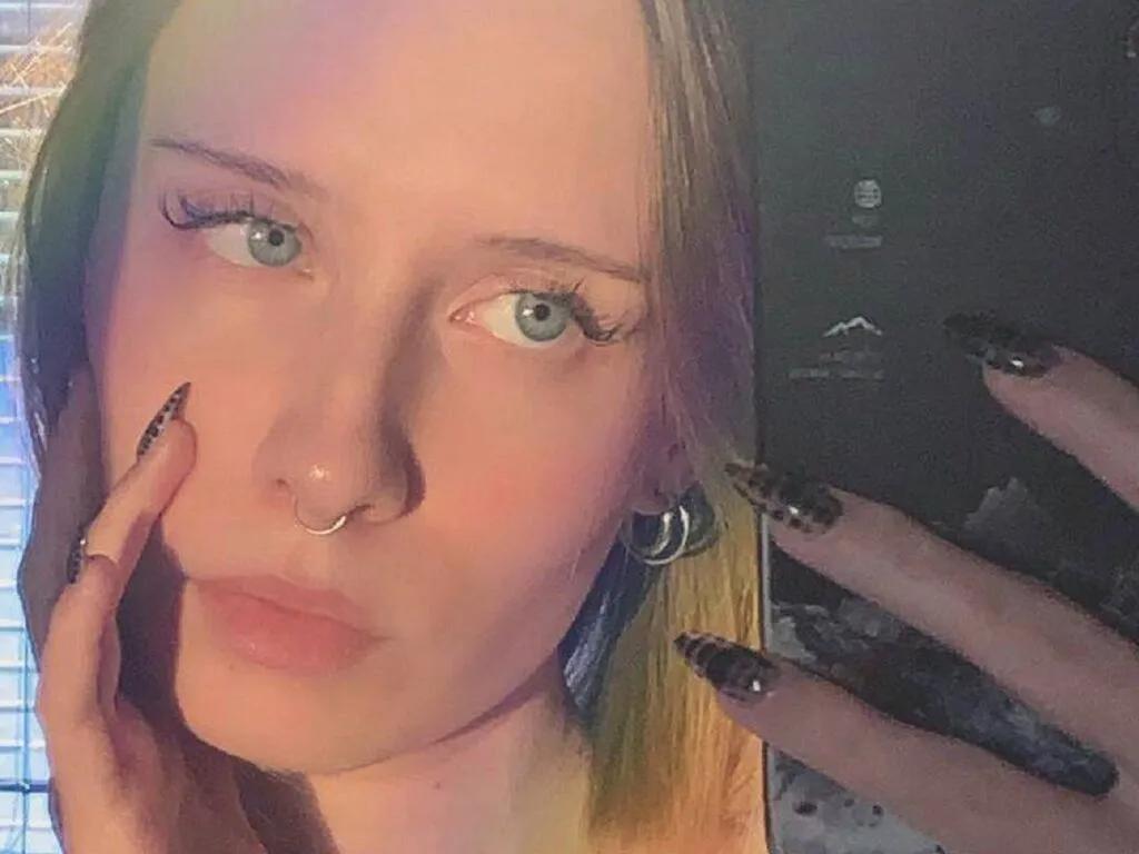 Cute LeonilaSeedorf wants you to fuck her body now LeonilaSeedorf from LiveJasmin