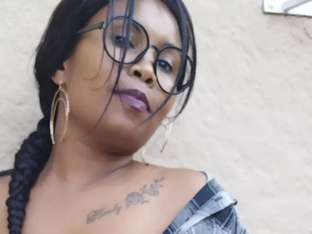 MaeveRosse — a man who knows what they want and have fun at the same time ,give me good time 