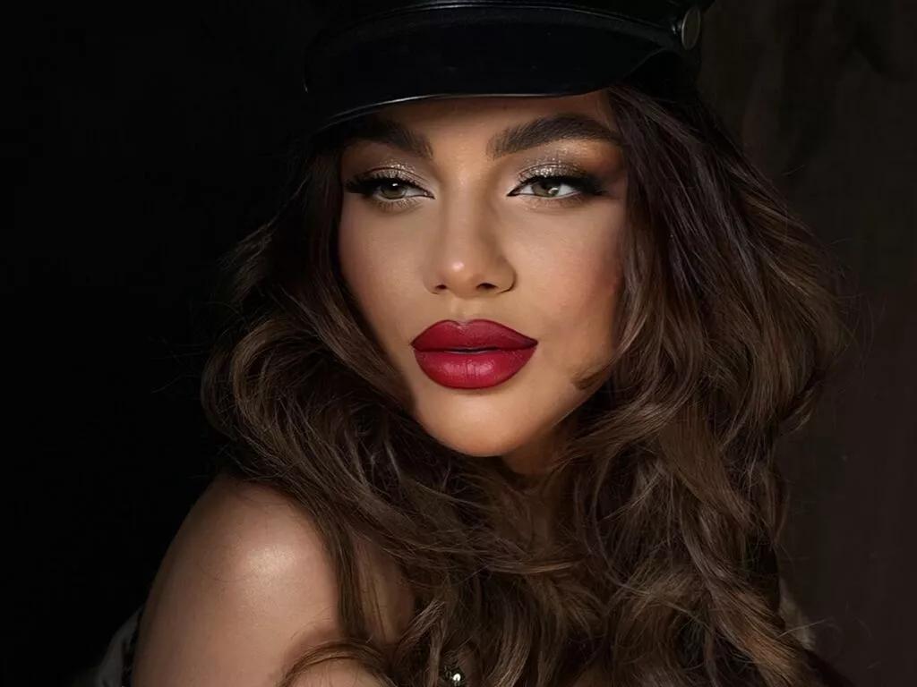 Masturbate to TaisaHepburn, she wants to masturbate for you TaisaHepburn from LiveJasmin