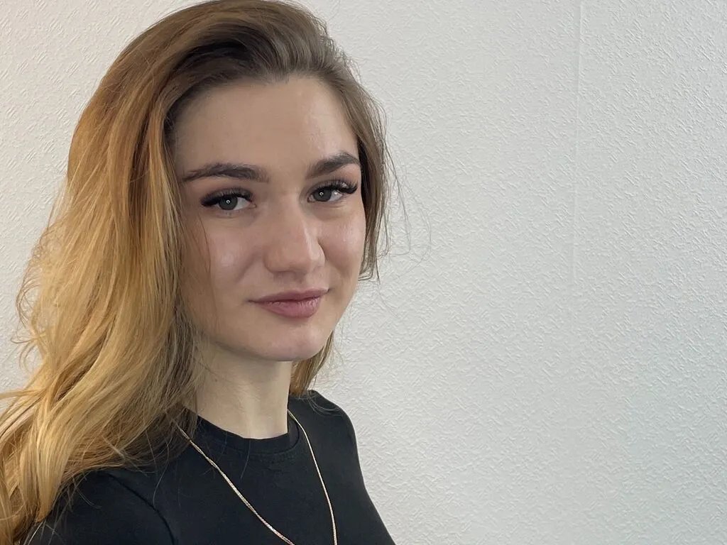 ToccaraWestmark — I love slow music, dim lights, and meaningful conversations . I'm into body language, psychology, and the subtle art of flirting. I enjoy reading about human behavior and understanding what people don't say out loud. Sometimes I practice...