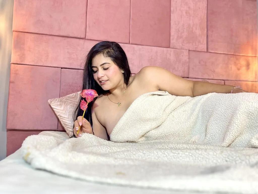 Admire cute escort XiomyEvance XiomyEvance from LiveJasmin