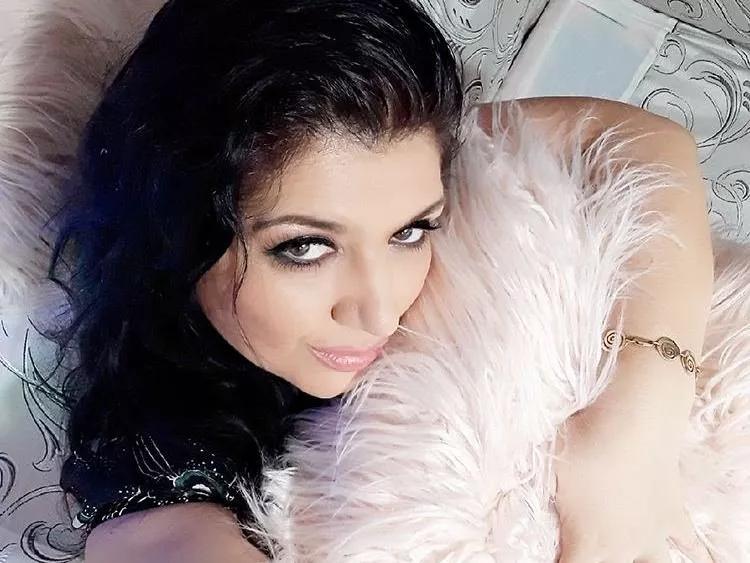 Offline AdelineValo on Streamate