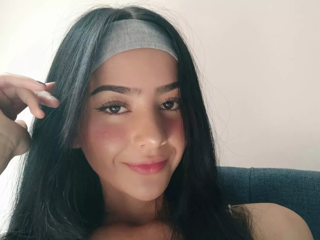 Offline Alejita699 on Streamate