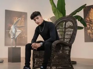 Offline Alek_Azarov on Streamate